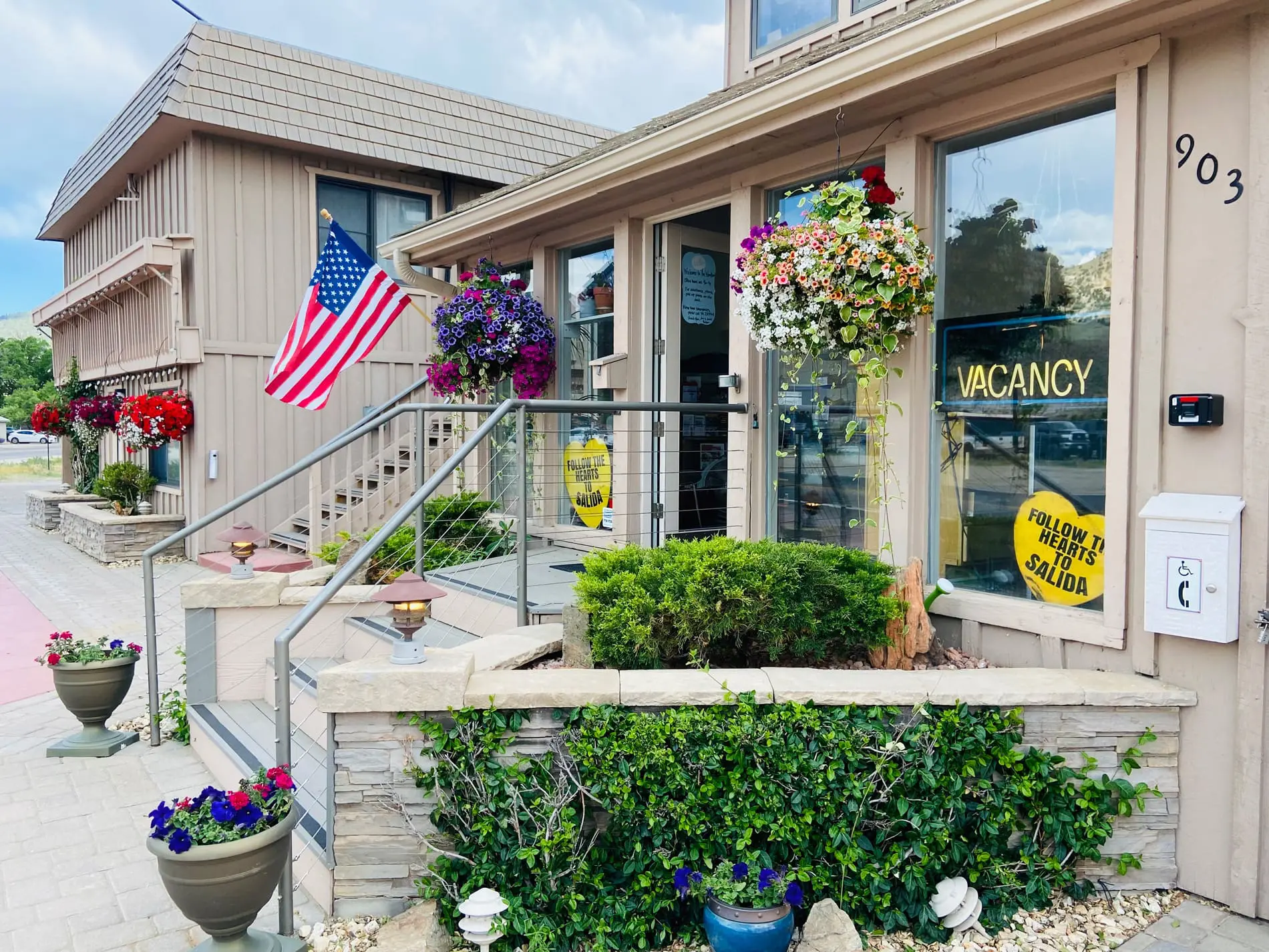 woodland-motel-downtown-salida-motel-hotel-entrance-flowers.jpg