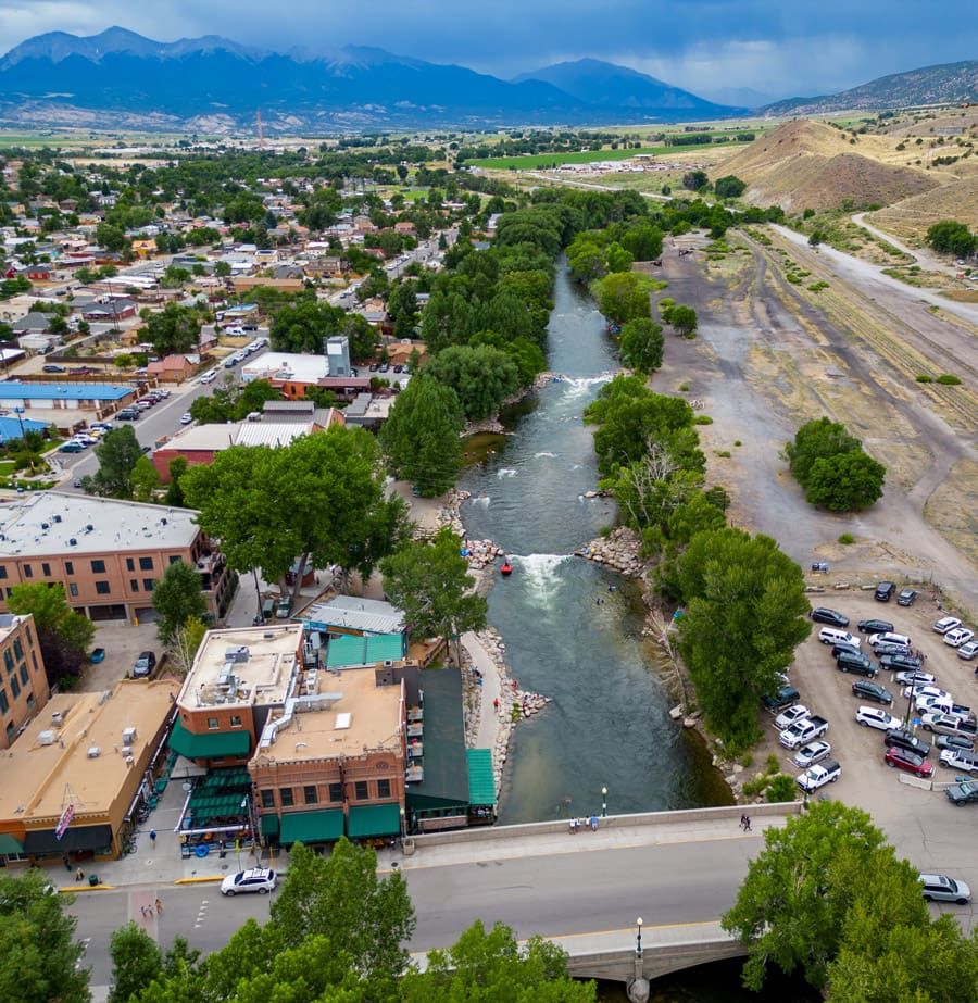 The Woodland Motel -Downtown Salida Motel Hotel - Arkansas River and Downtown View