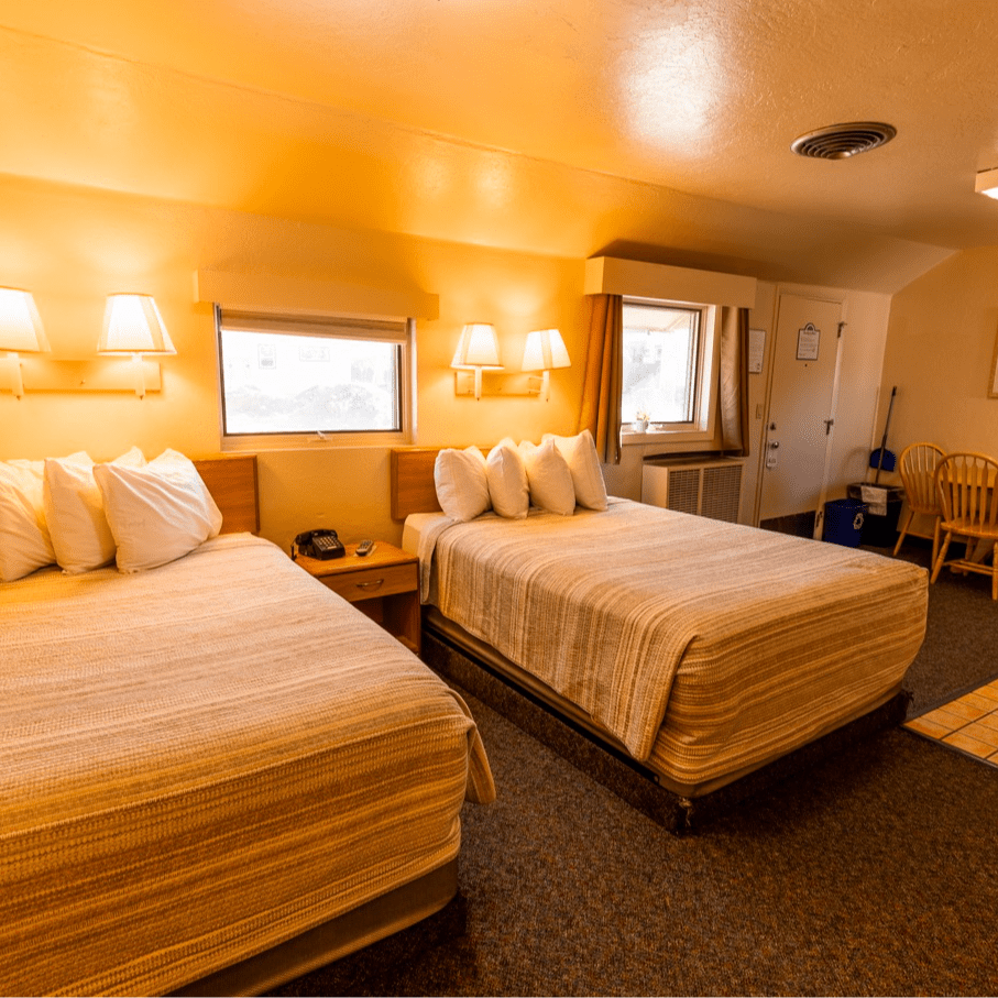 Woodland Motel – Downtown Salida Colorado Motel Hotel - Efficiency room rental with full sized beds